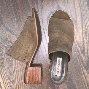 Steve Madden size 7 green heeled sandals